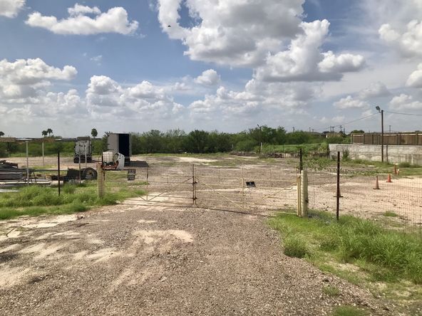 4002 S Zapata Hwy, Laredo, TX 78046